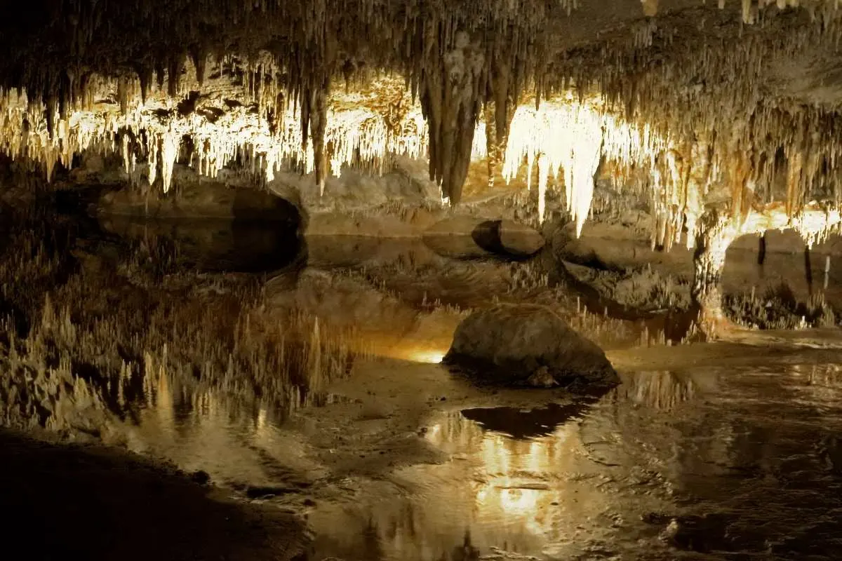 interior of luray caverns