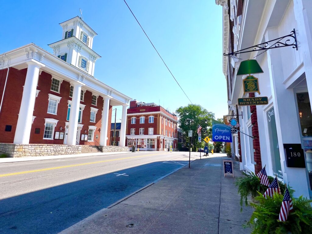 downtown street in Abingdon Virginia