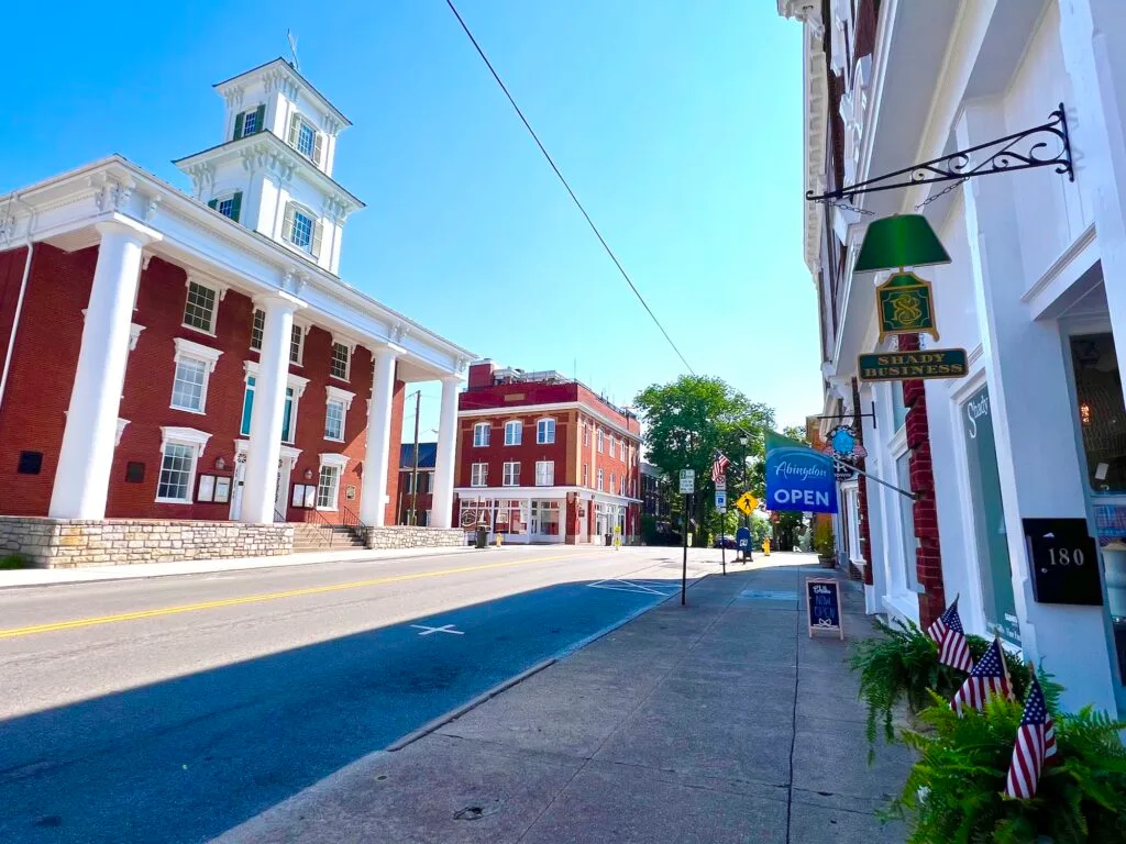 downtown street in Abingdon Virginia