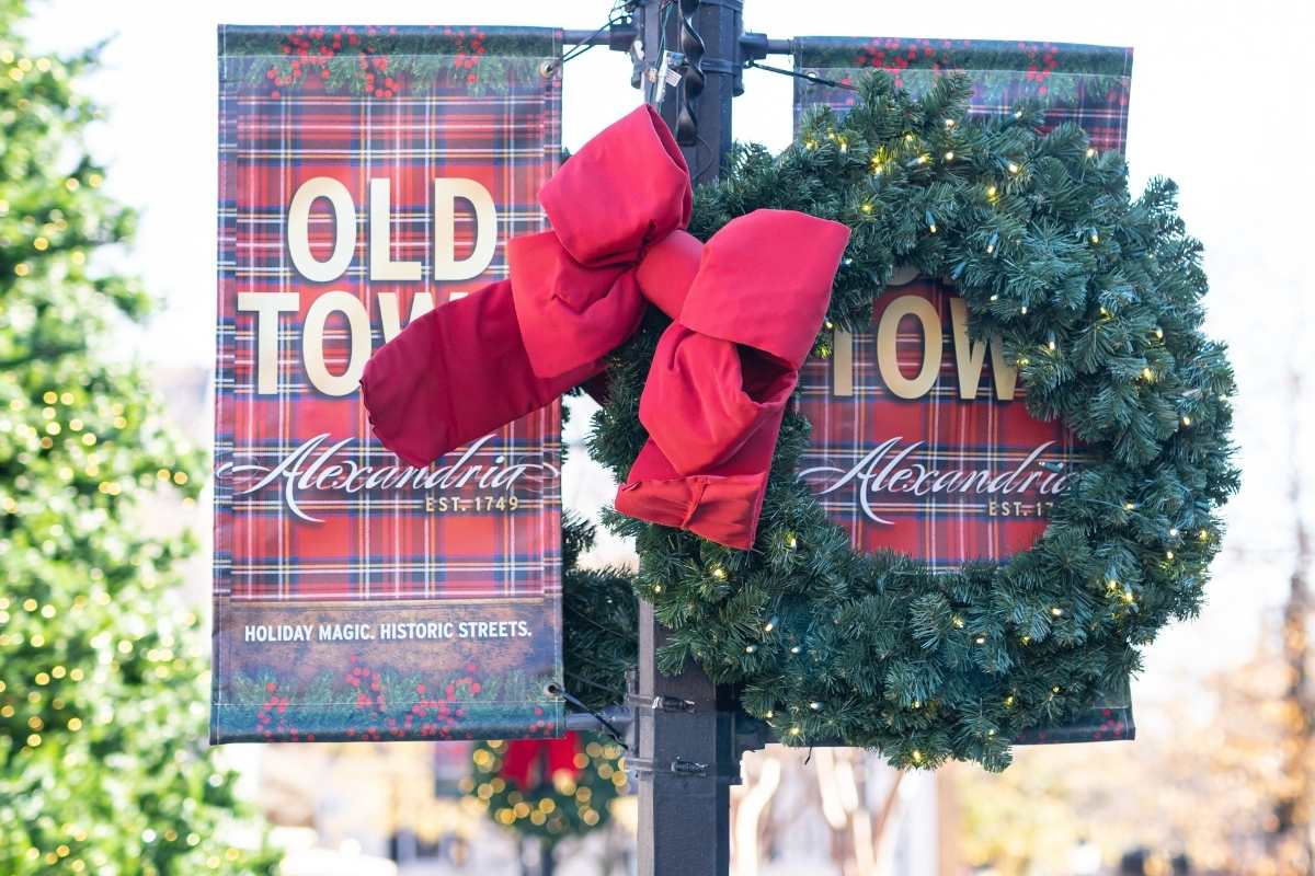 plaid banner and wreath on street sign