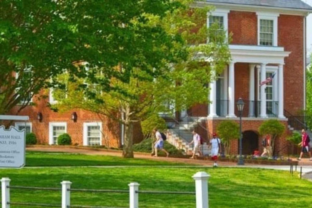 9 Absolutely Beautiful Virginia College Campuses