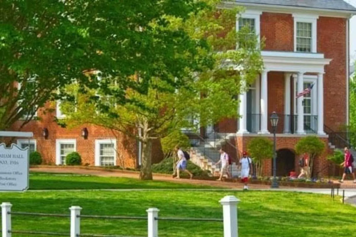 hampden sydney campus in late summer