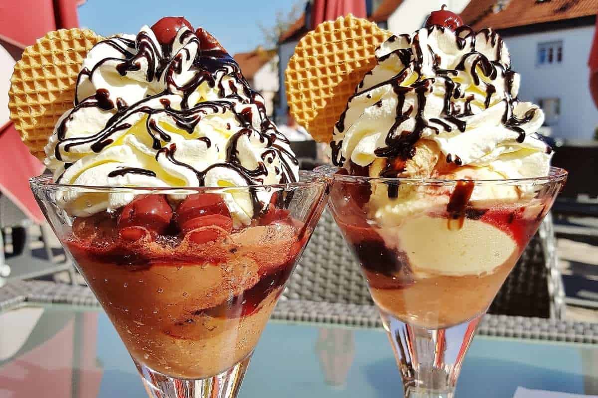 2 cones in glass dish