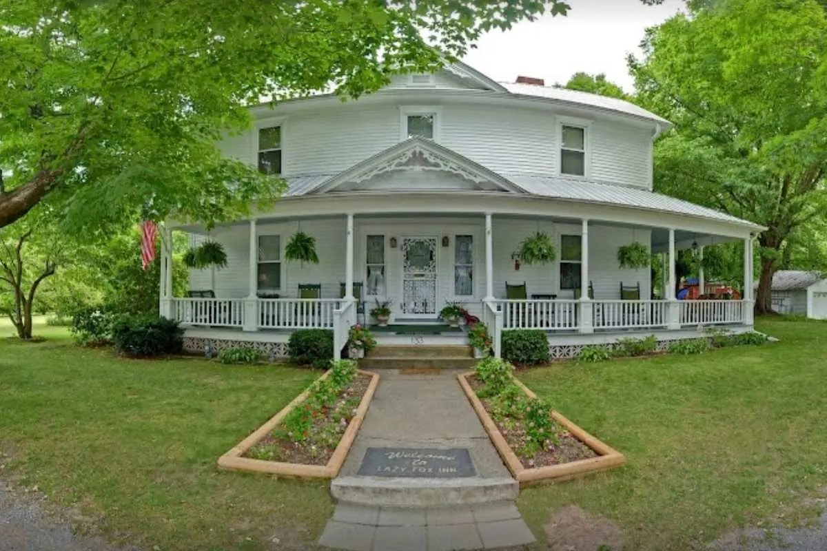 white farmhouse in green lawn