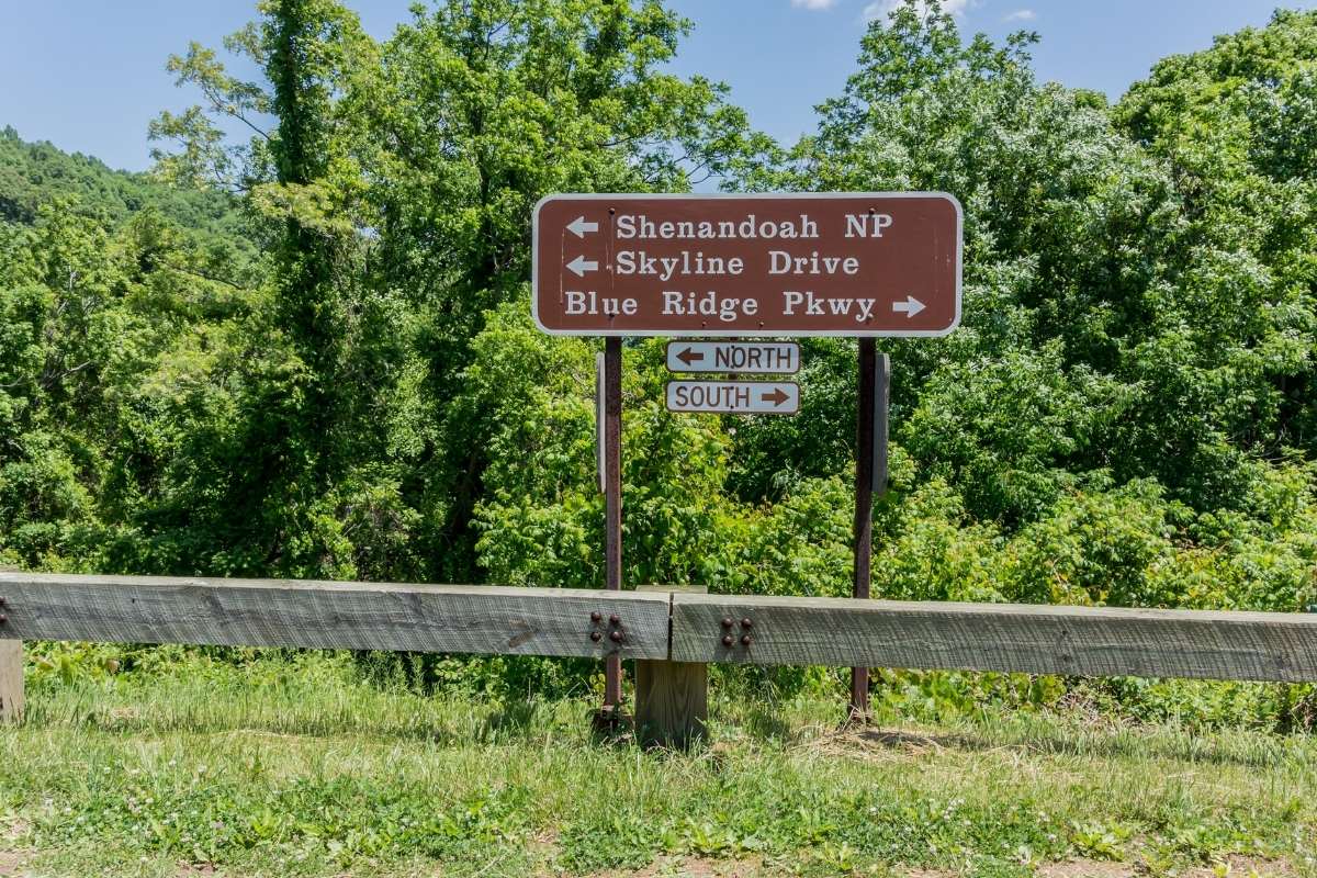 sign in woods for skyline drive
