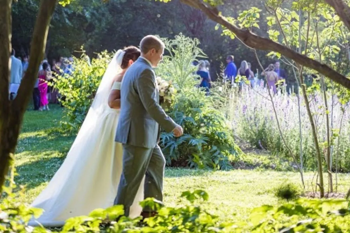 outdoor virginia wedding venue during ceremony