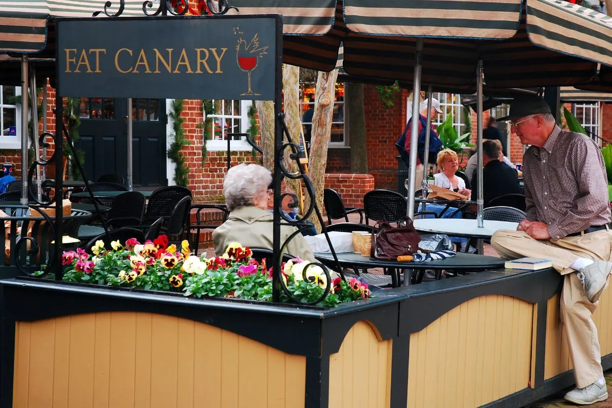 outdoor seating at restaurant.