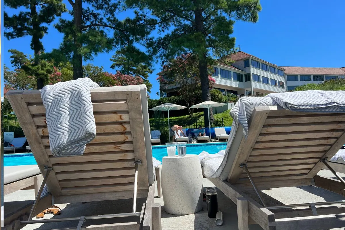 lounge chairs near pool