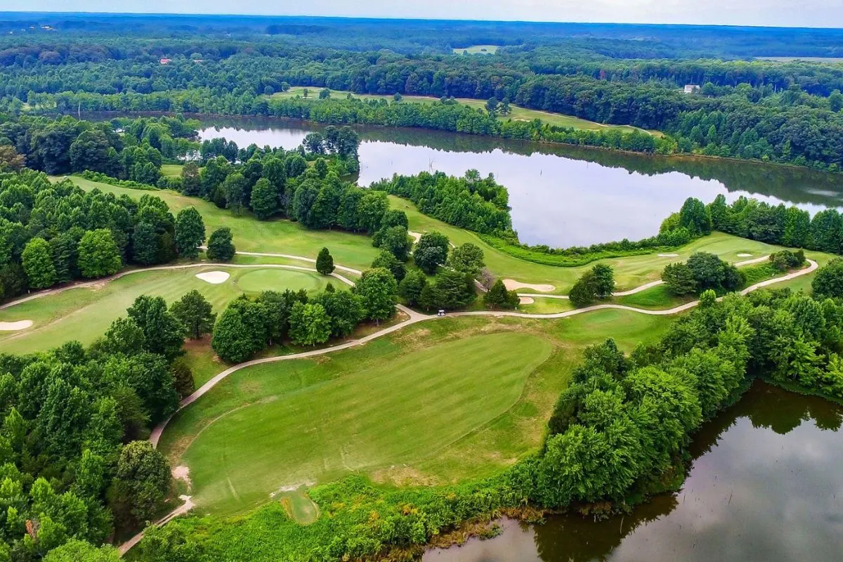 overhead view of gaunlet golf
